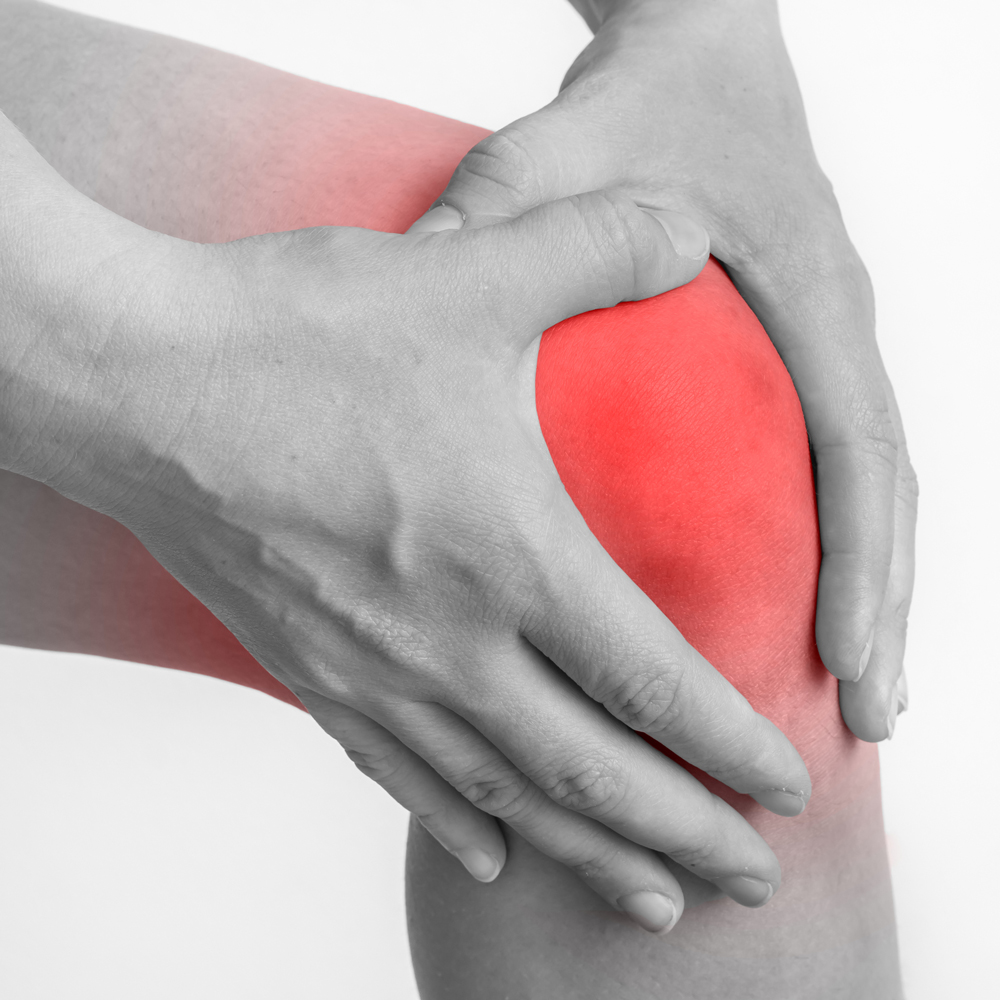 Man holding sore knee